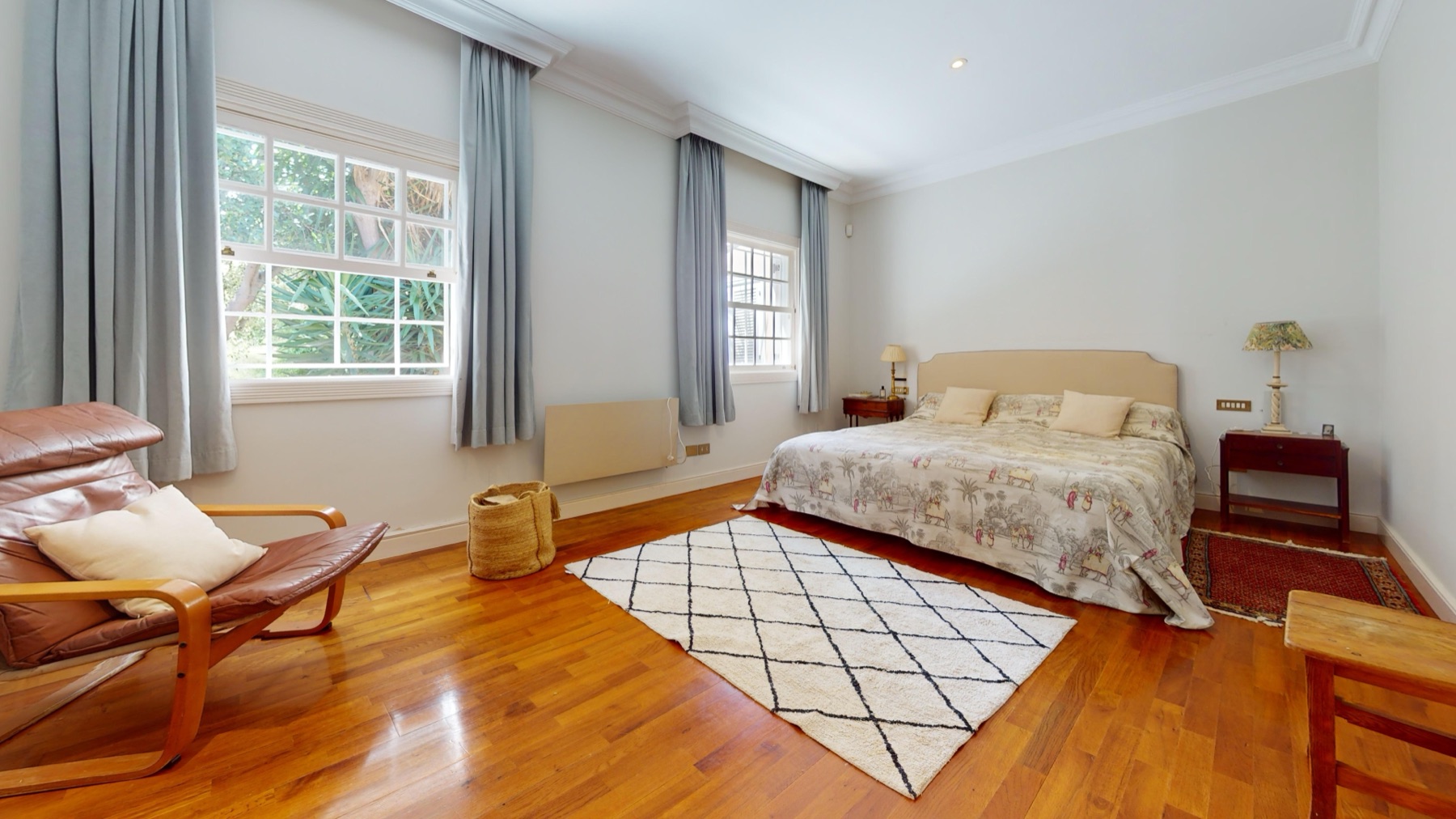 Principal Suite — Luxury Villa with Private Garden and Sea Views