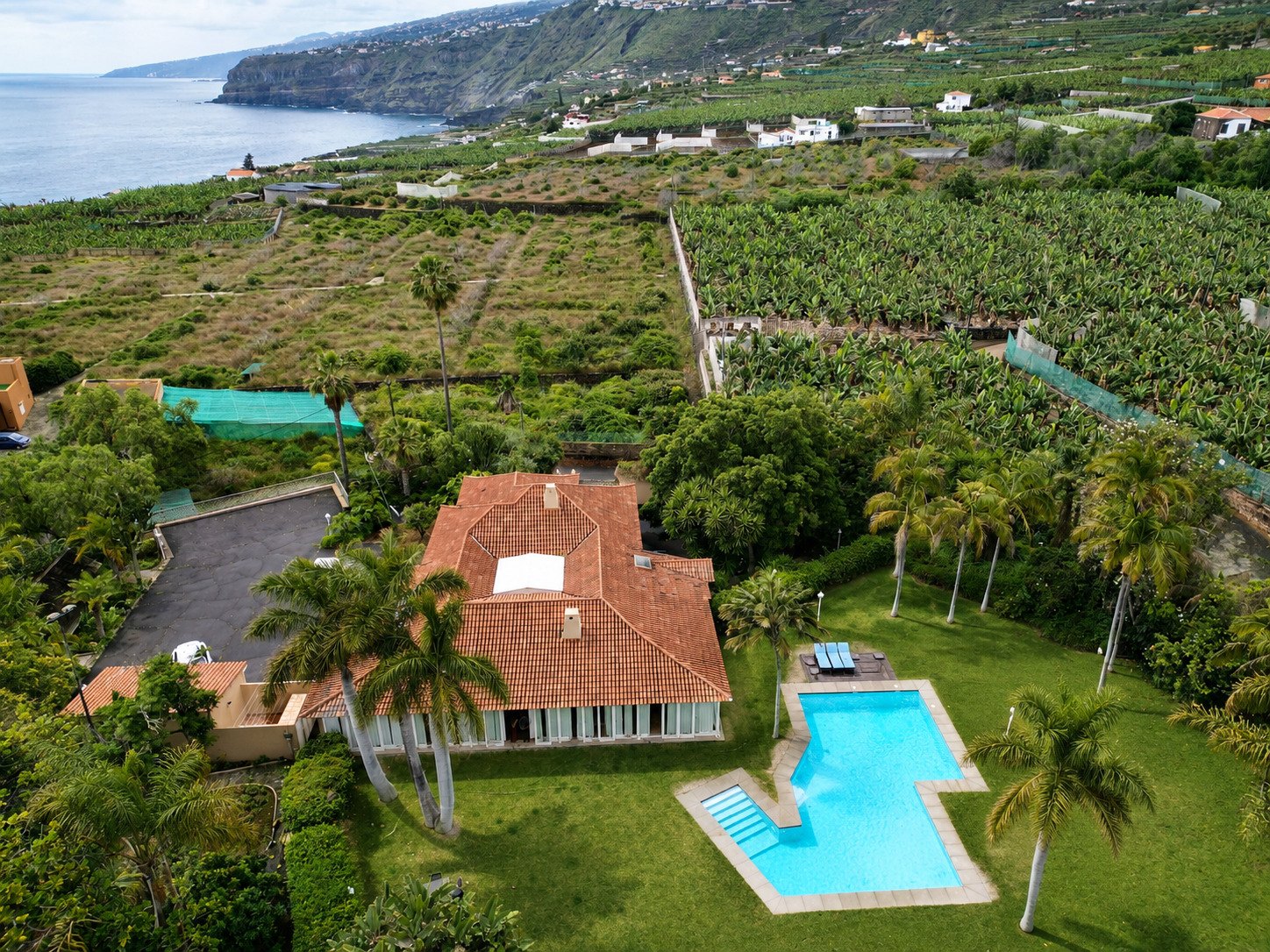 The Garden & Pool — Luxury Villa with Private Garden and Sea Views