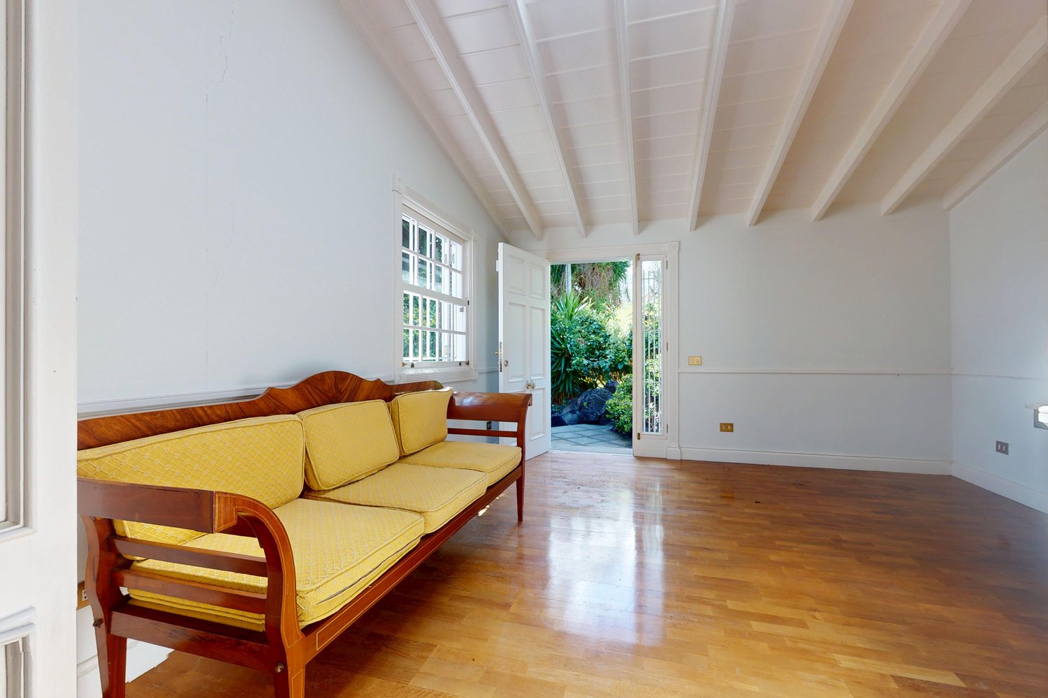 Luxury Villa with Private Garden and Sea Views