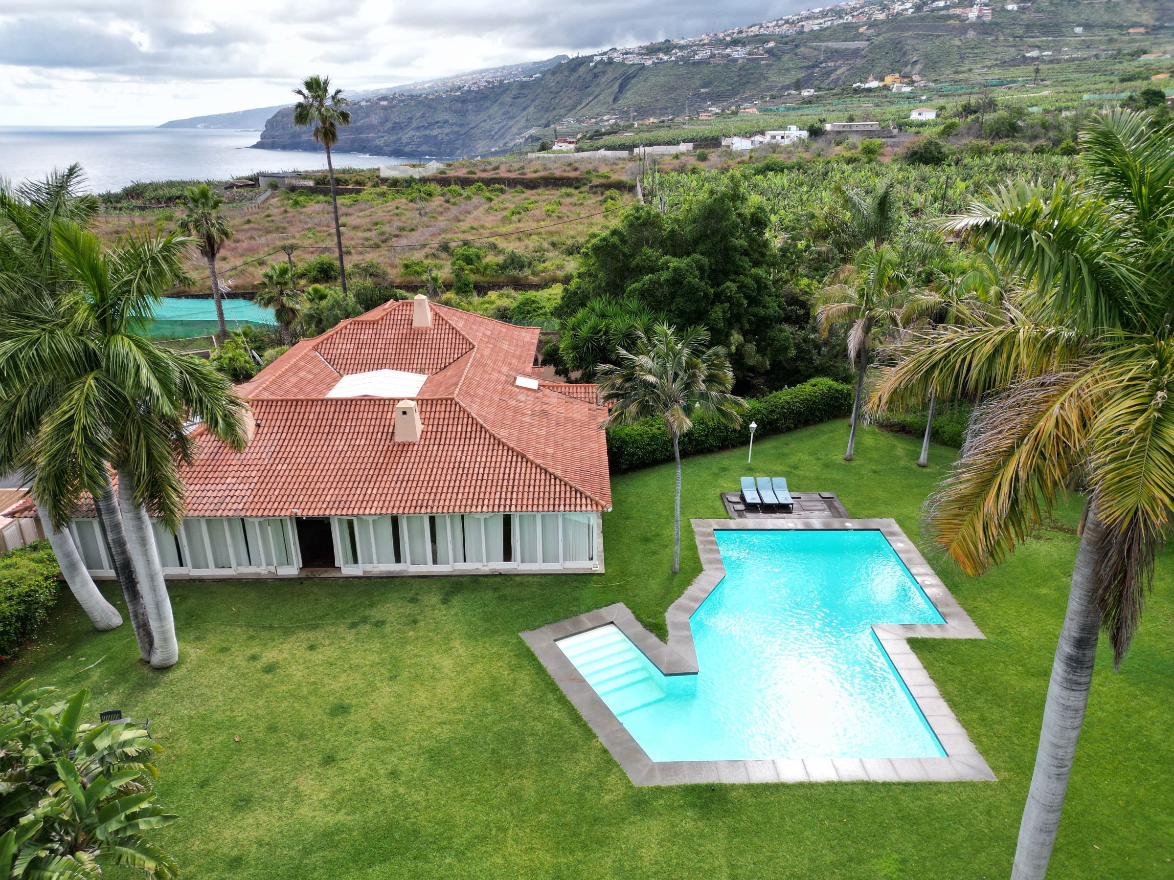 Luxury Villa with Private Garden and Sea Views